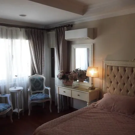 Daphne Hotel 4*
