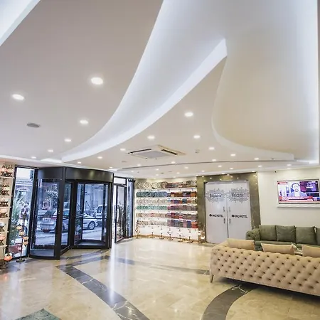 皇家因奇机场酒店
