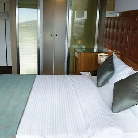 Atasehir Palace & Conference Hotel 4*
