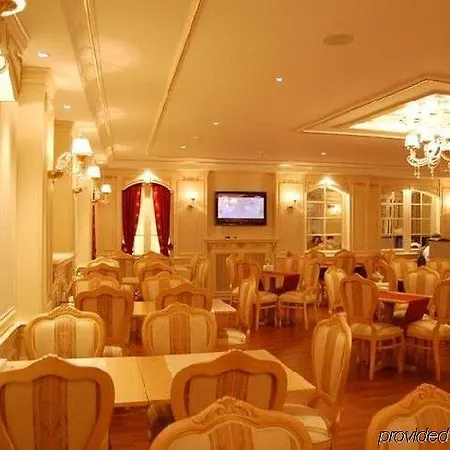 Albatros Premier Hotel 4*