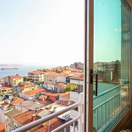 Maroon * Istanbul