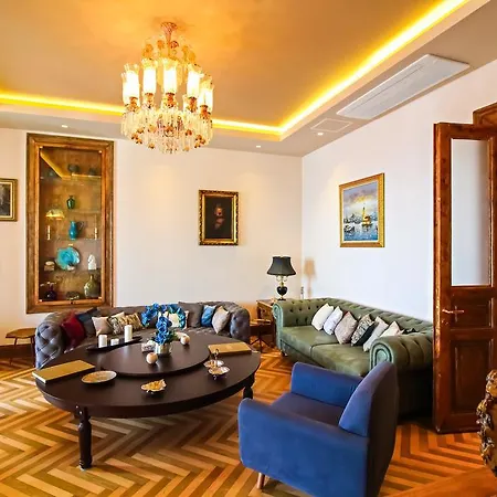 Maroon Istanbul