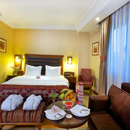 Otel Ramada By Wyndham Old 4*