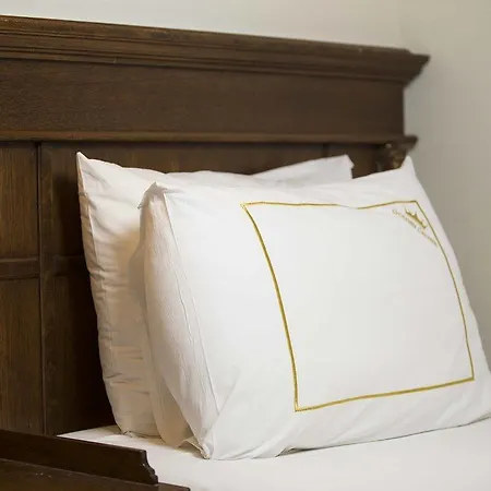Golden Crown Hotel 3*