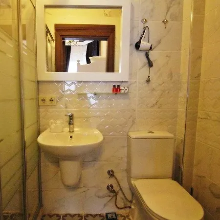 Hotel Kadikoey White House 3*