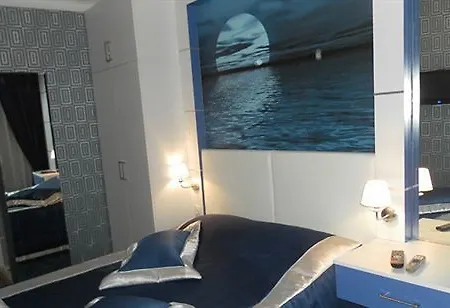La White Hotell 2*