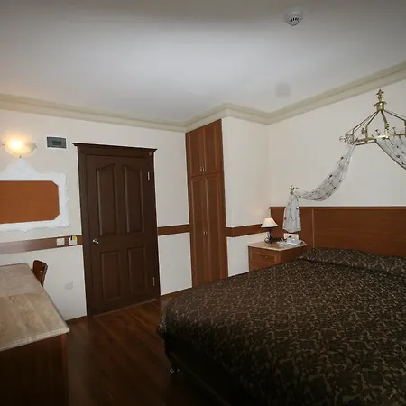 Hotel Grand Peninsula 2*
