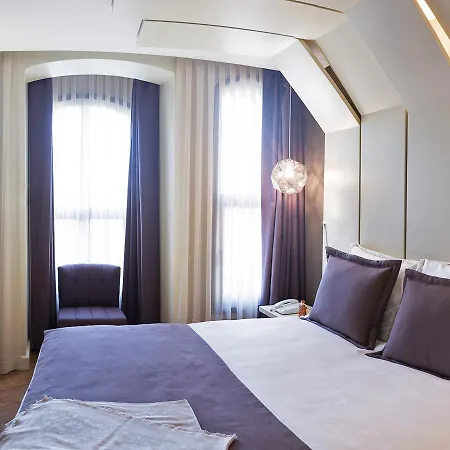 Maroon Pera Hotel
