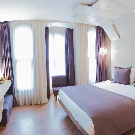 Maroon Pera Hotel