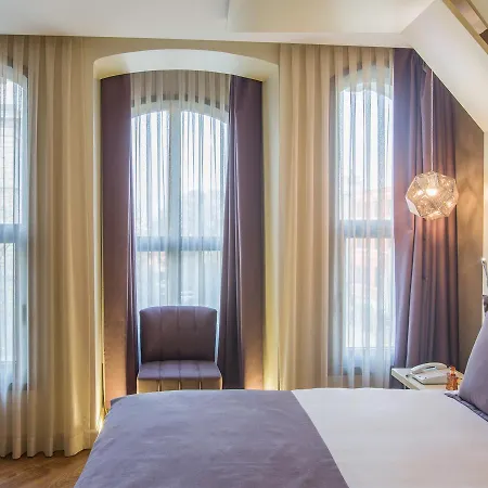 Hotel Maroon Pera 3*