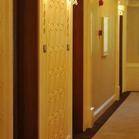 Royal 4*