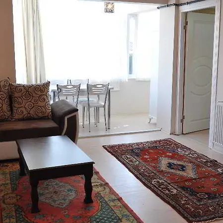 Hotel Huxley And Aparts Old City 3*