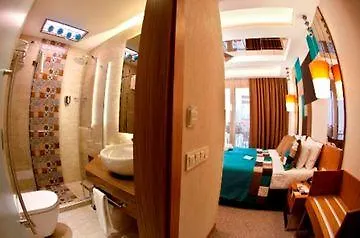 Collage Taksim Hotel Istanbul