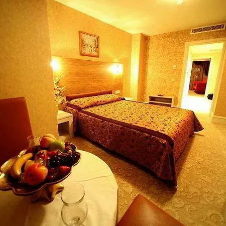 Golden Hill 4*