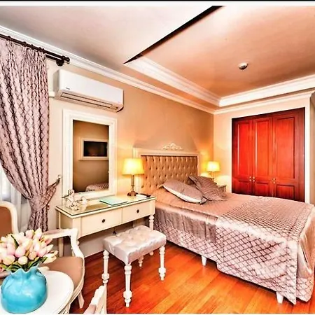 Daphne Hotel 4*