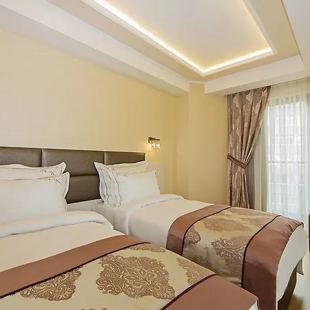 Hotel Grand Naki 3*