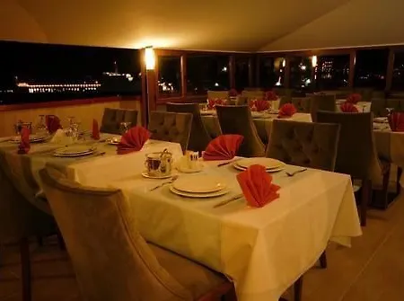 Hotel Lounge 2*