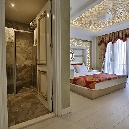 Hotel Queens Land 2*