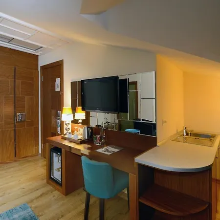 Hotel Collage Pera