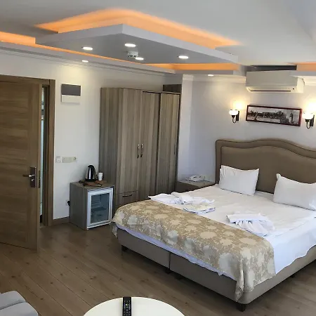 Hotel Harbour Old 3*