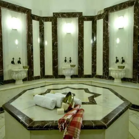 Hotel Wow Airport 4*