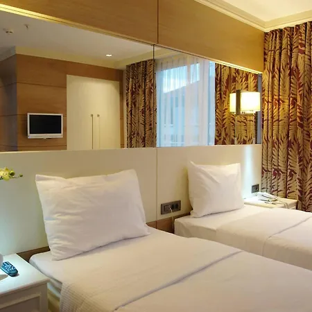 Le Mirage 4*