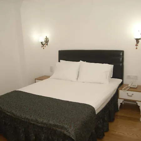 Jakaranda Hotel 3*