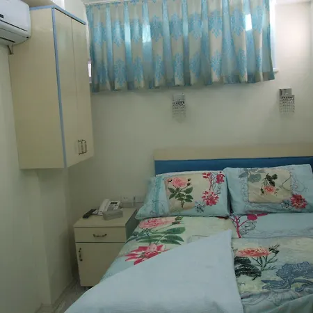 Armis House Hotel *