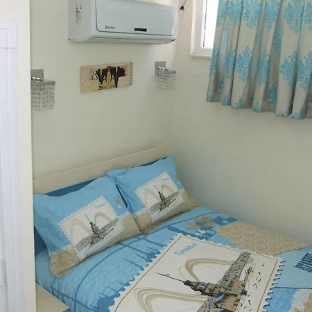 Armis House Hotel *