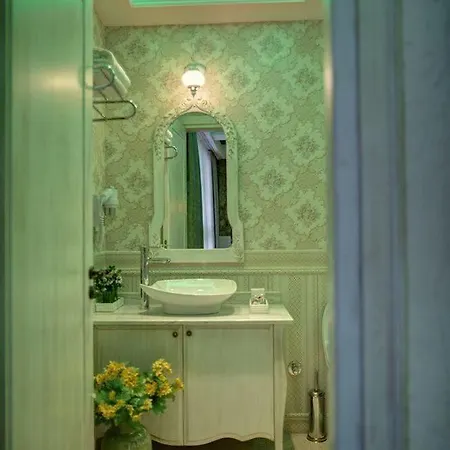 Elegance Hotel 4*