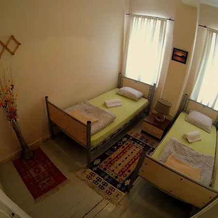 Levanten Hostel *