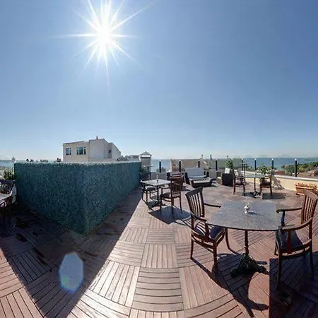 Albatros Premier Hotel 4*
