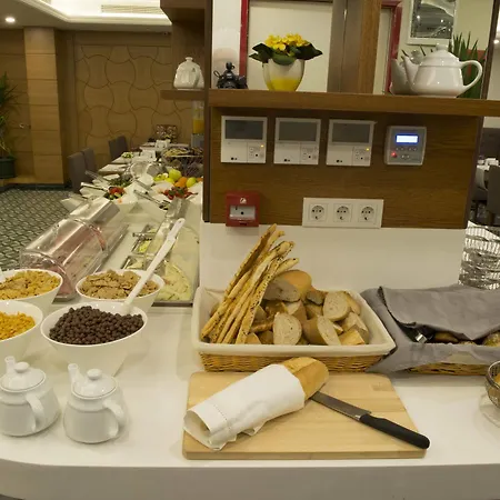 Cumbali Plaza Hotel 3*
