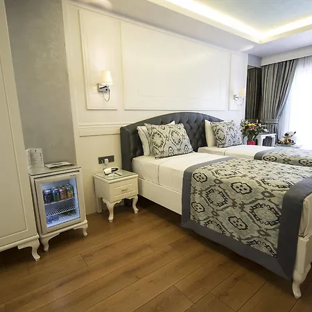 Antusa Palace & Hotell