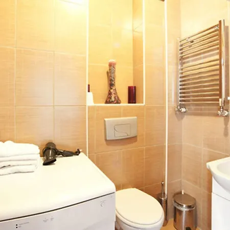Adonis House Taksim 3*