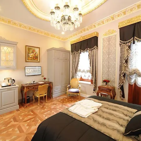 Maroon Bosphorus 5* Istanbul