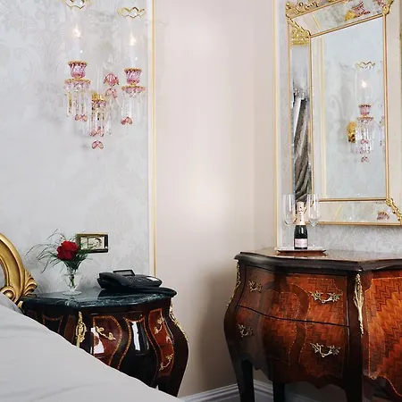 Maroon Bosphorus Hotell