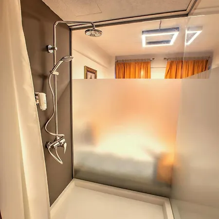 Vavien Hotel 4*