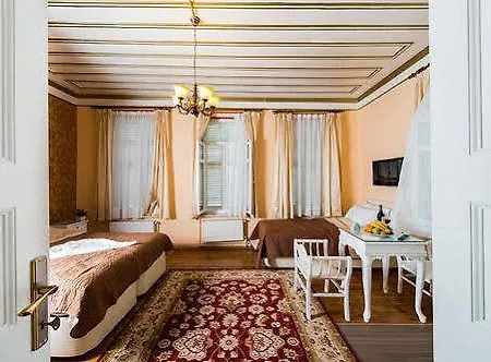 Alhambra Aparthotel 3*