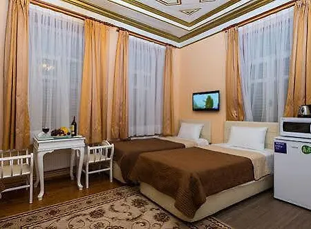 Alhambra מלון דירות 3*