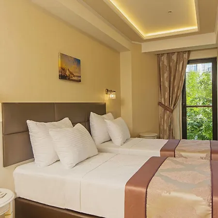 Hotel Grand Naki 3*