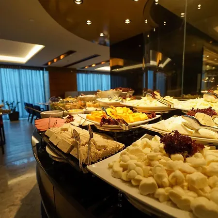 מלון Golden Tulip Bayrampasa 5*