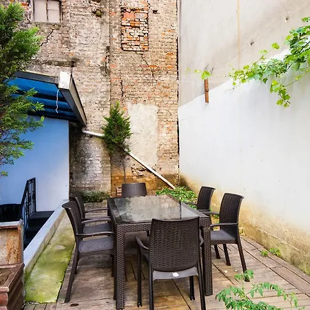 Harbour Old Hotel