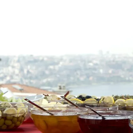 Pera Apartahotel 3*