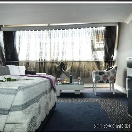 Comfort Downtown فندق 4*