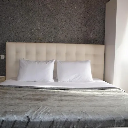 Aparthotel Artura Suite's 2*