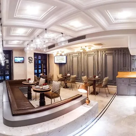 Maroon Tomtom Hotel Estambul