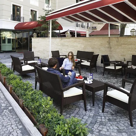 Mia Berre Istanbul