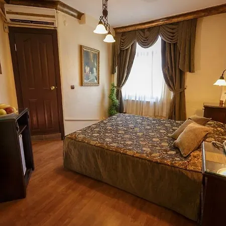 Megara Palace - Old City