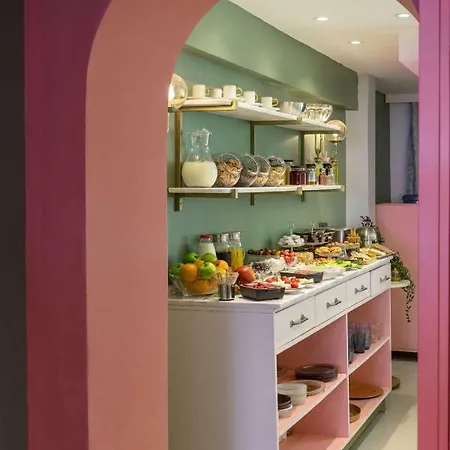Nika & Cafe 2*